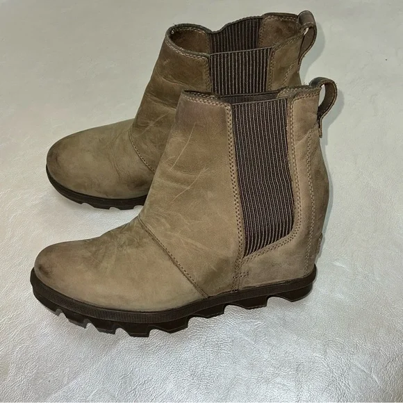 Sorel Joan of Arctic II Chelsea Booties. 8.5 - Picture 2 of 7